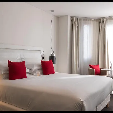 Renoir 4* كان
