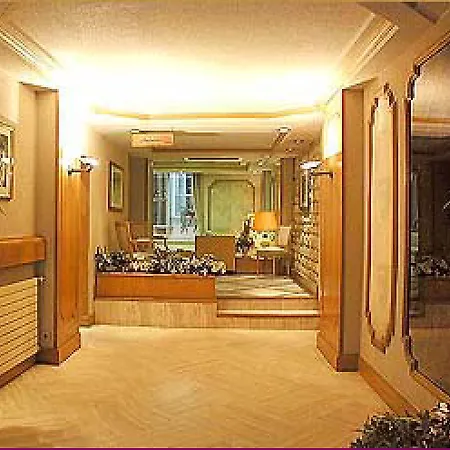 Renoir 4* קאן