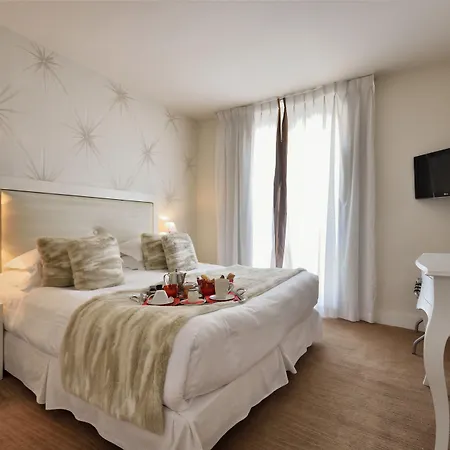 Renoir 4* كان