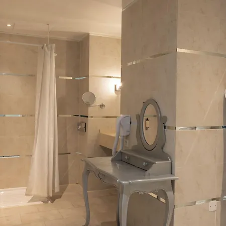 Hotel Renoir Cannes