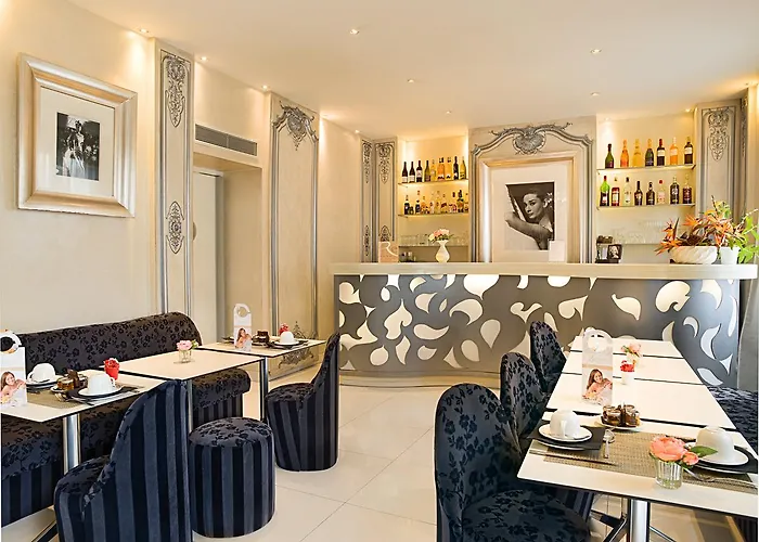 Renoir 4* קאן