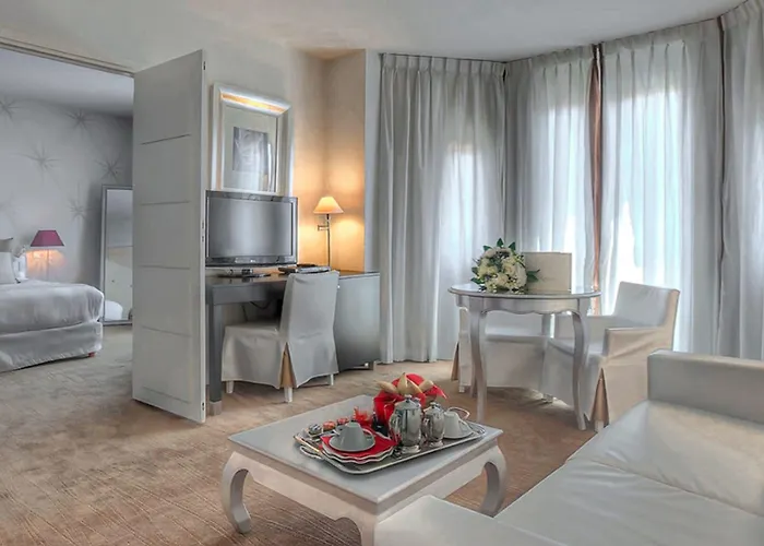 Renoir 4* קאן