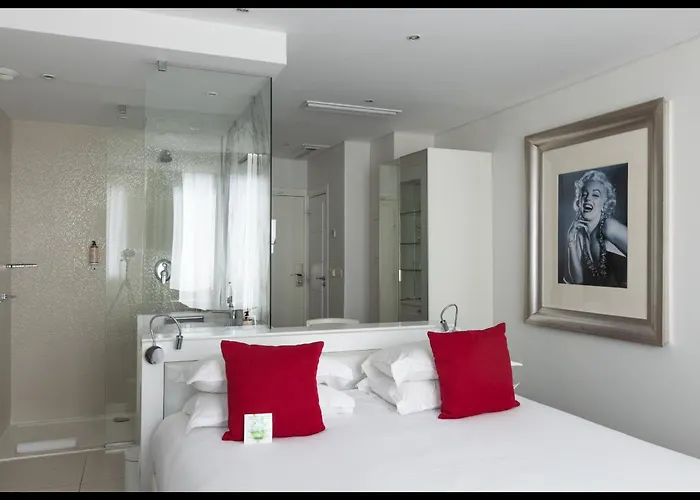 Renoir 4* קאן