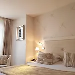 Hotel Renoir