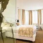 Renoir Hotel