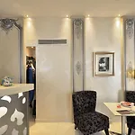 Renoir Hotel